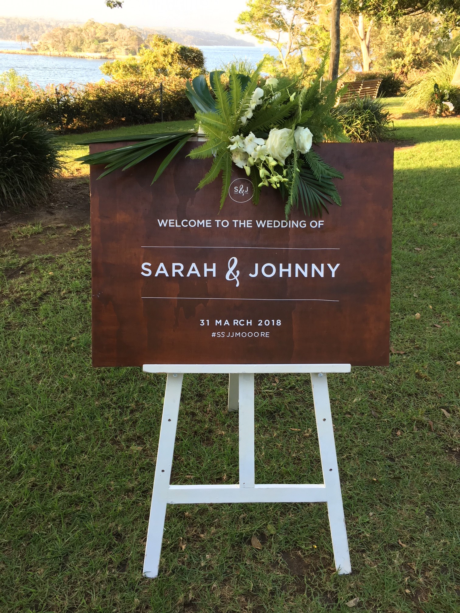 sign white easel Elements For Hire